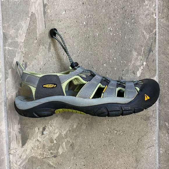 Keen Whisper Waterproof Hiking Sandals Women’s 7